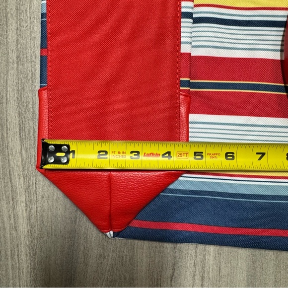 Lancôme tote bag magnetic closure red with multi color stripe design - Picture 8 of 9